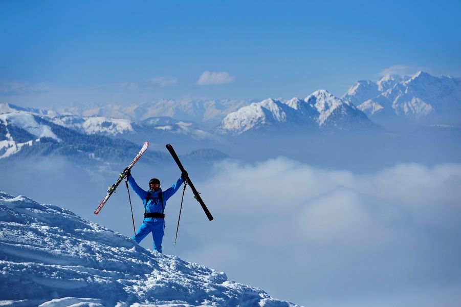 skifahren-im-tiefschnee.jpg